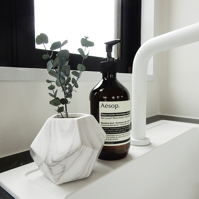 art of black フラワーベース 小 花瓶 5角形