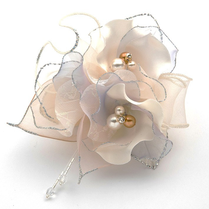 ミッシュキッシュ ドレープの花びらが優しいエレガントコサージュ